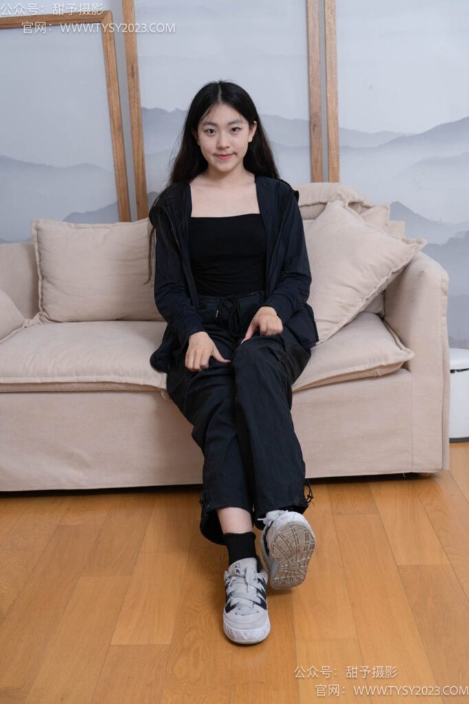 甜予摄影 NO.103期：小云-板鞋、黑棉袜、裸足、剪指甲泡脚剧情（完整版）[143P/2V/11.28GB]插图2