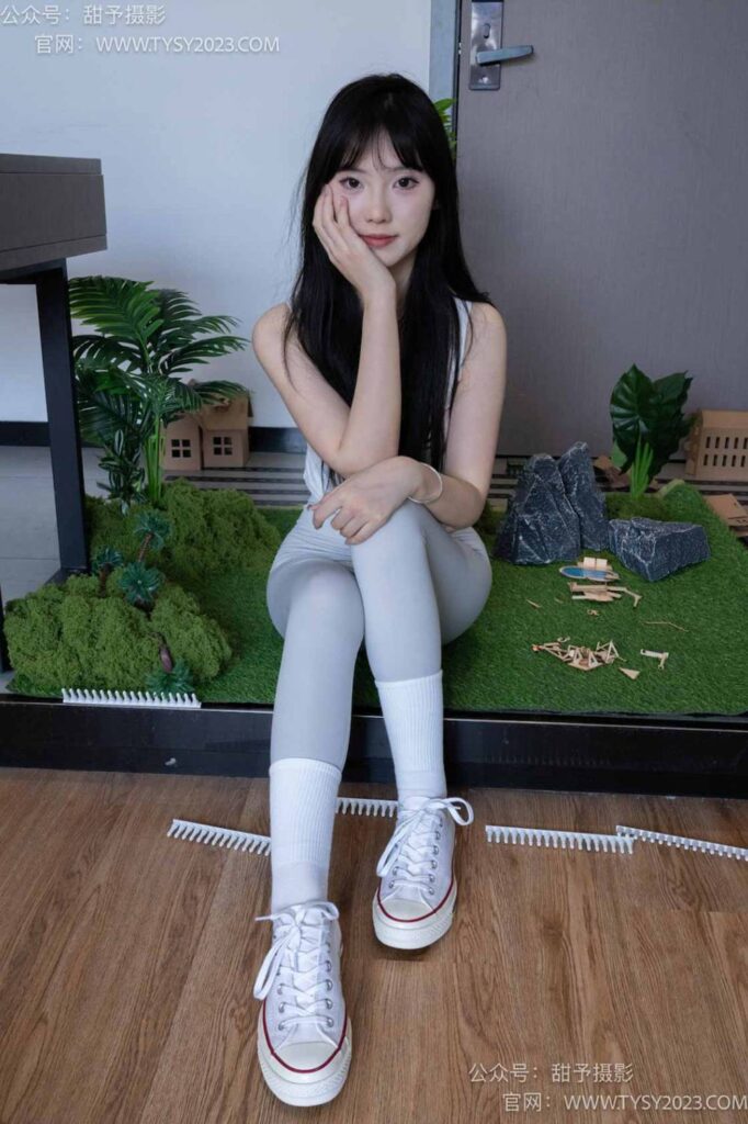 甜予摄影 NO.104期：璇璇-帆布鞋、白棉袜、裸足、小人国剧情（完整版）[134P/2V/10.37GB]插图3