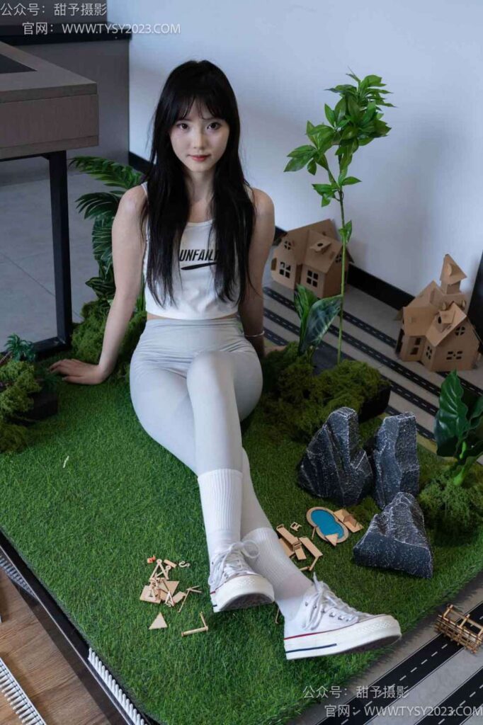 甜予摄影 NO.104期：璇璇-帆布鞋、白棉袜、裸足、小人国剧情（完整版）[134P/2V/10.37GB]插图1