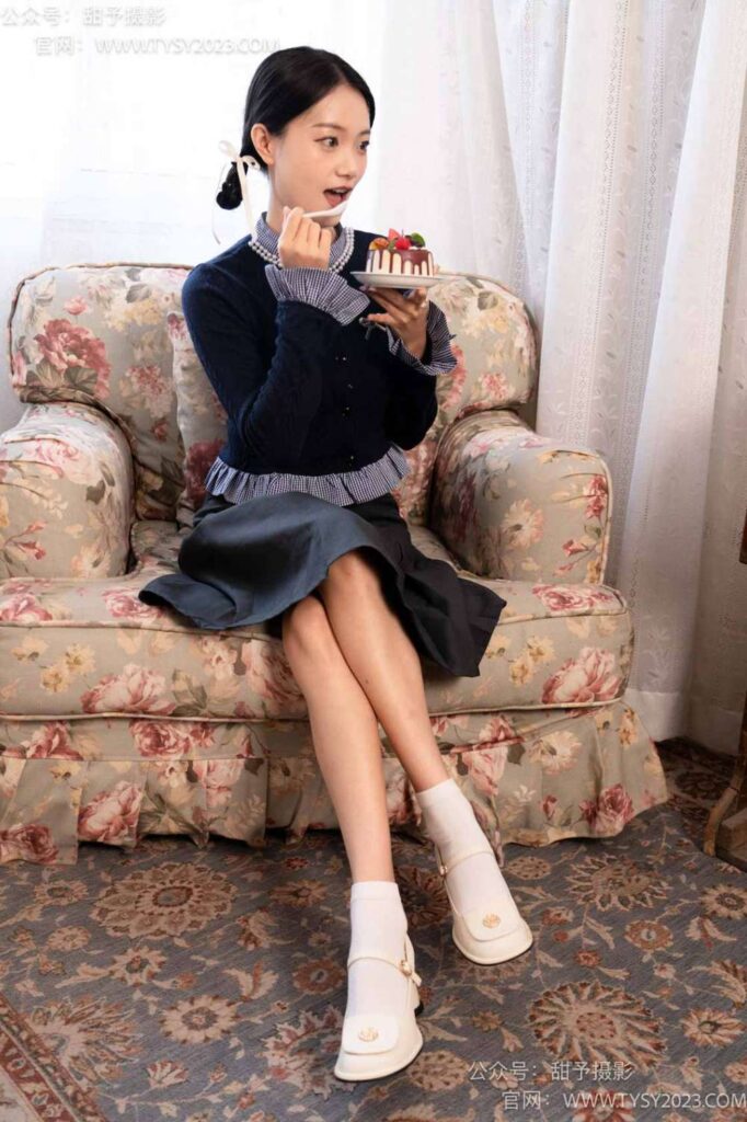 甜予摄影 NO.105期：齐齐-高跟鞋、白棉袜、裸足（完整版）[128P/2V/10.37GB]插图4
