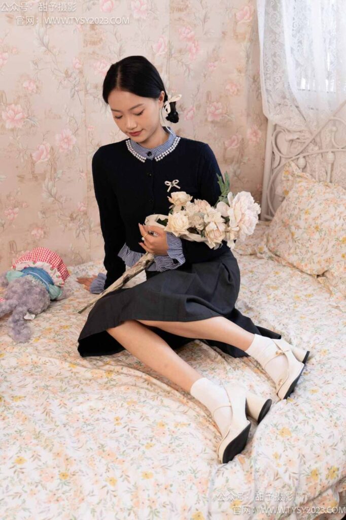 甜予摄影 NO.105期：齐齐-高跟鞋、白棉袜、裸足（完整版）[128P/2V/10.37GB]插图1