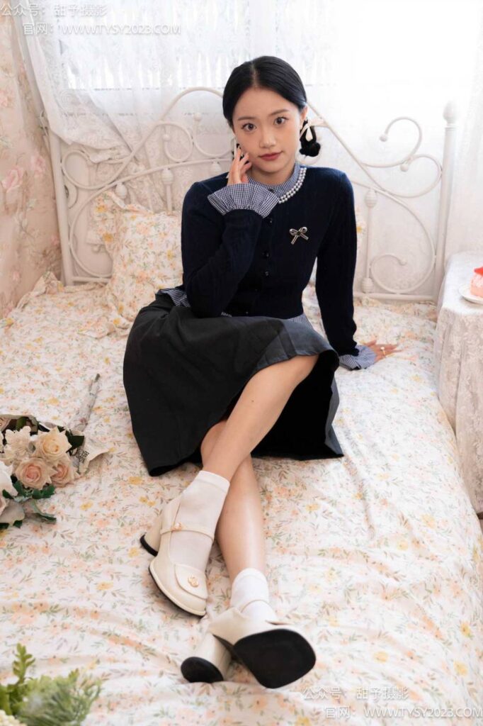 甜予摄影 NO.105期：齐齐-高跟鞋、白棉袜、裸足（完整版）[128P/2V/10.37GB]插图3