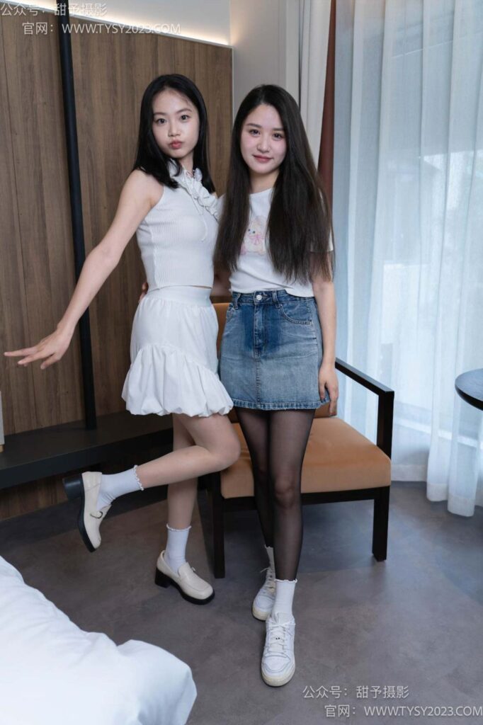 甜予摄影 NO.106期：齐齐澜澜-皮鞋、板鞋、黑丝、肉丝 （均脚尖透明）、白棉袜（齐齐）、脏白棉袜（澜澜））[145P/2V/10.48GB]插图4