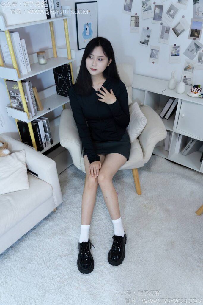 甜予摄影 NO.118 土豆-皮鞋、白棉袜、裸足[121P/2V/10.12GB]插图2