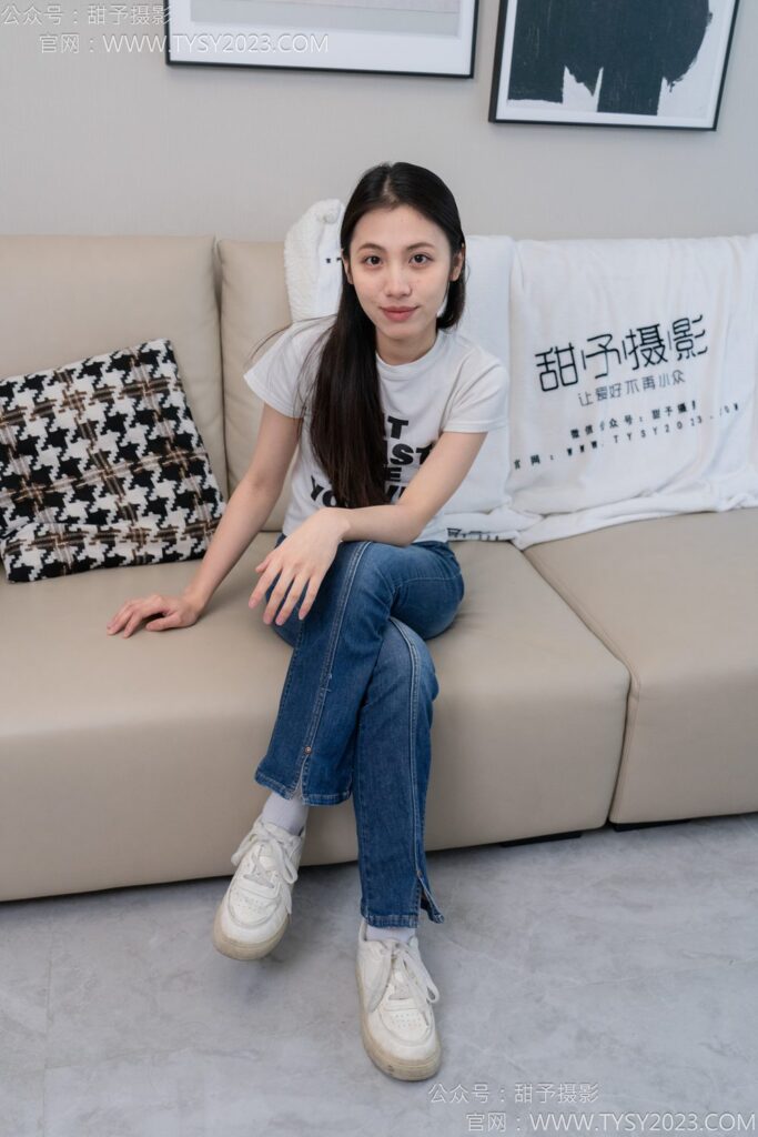 甜予摄影 NO.132 诺诺-板鞋、白棉袜、裸足[129P/2V/9.98GB]插图1