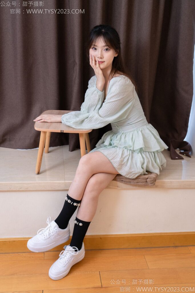 甜予摄影 NO.136 璇璇-板鞋、黑棉袜[203P/1V/12.6GB]插图3