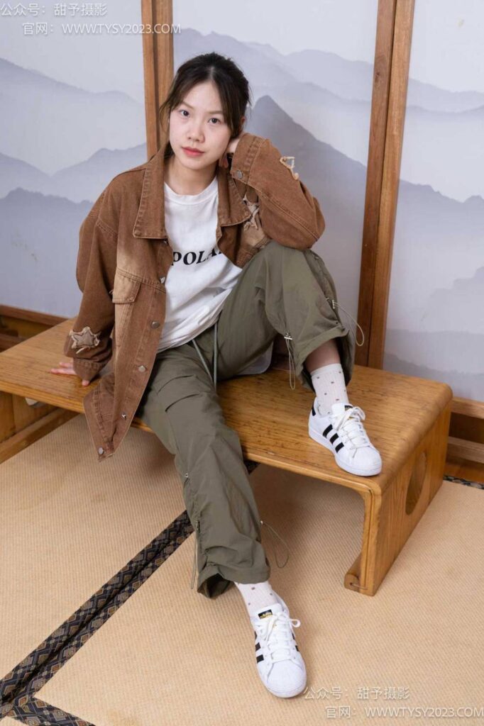 甜予摄影 积分002期 双双-板鞋、白棉袜、裸足[130P/2V/10.04GB]插图4