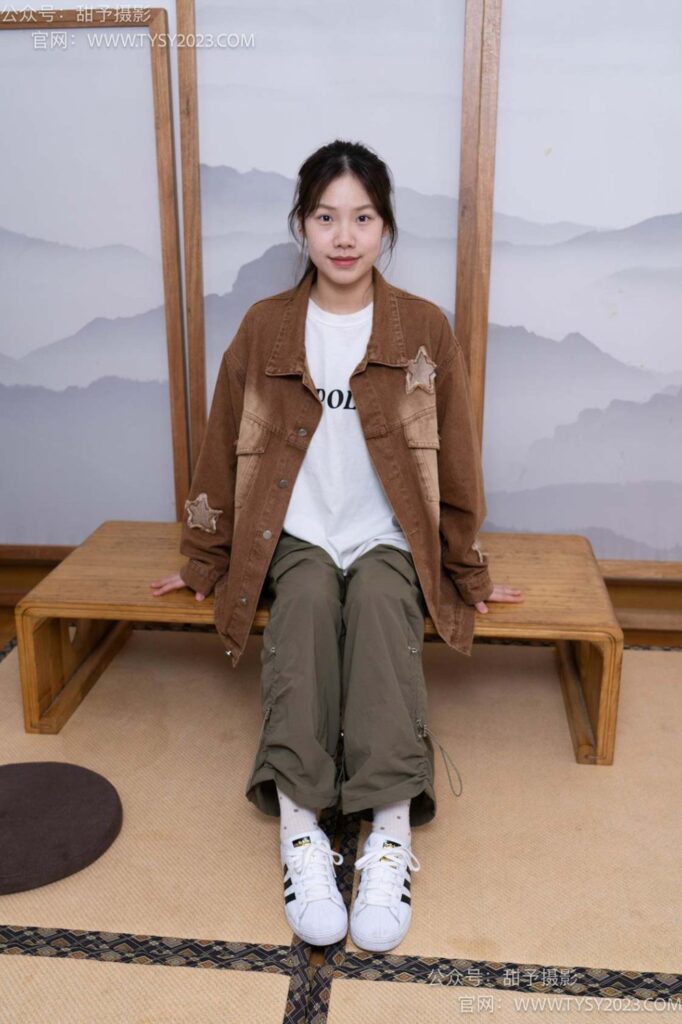 甜予摄影 积分002期 双双-板鞋、白棉袜、裸足[130P/2V/10.04GB]插图1