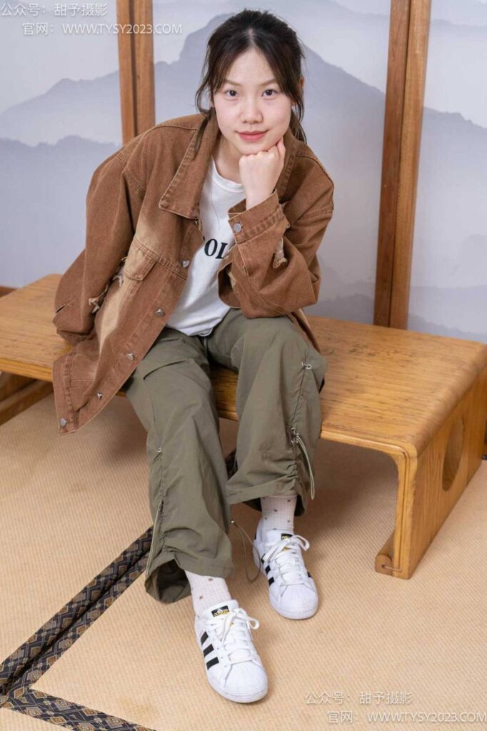 甜予摄影 积分002期 双双-板鞋、白棉袜、裸足[130P/2V/10.04GB]插图3