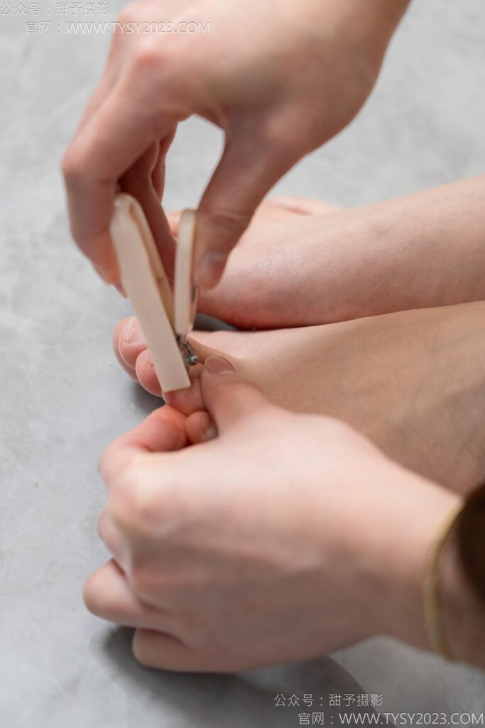 甜予摄影 NO.153 诺诺-凉鞋、棉袜、裸足、泡脚剪指甲剧情[134P/2V/10.4GB]插图2