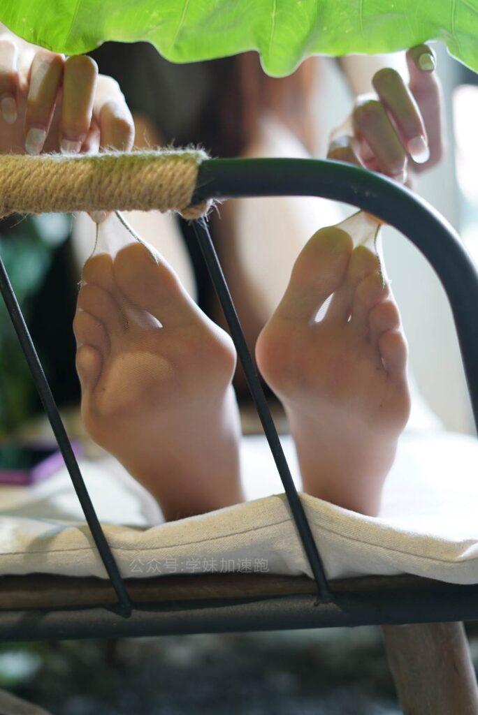 學妹加速跑 XM040《大长腿的日常-盘盘(含SP)》[89P/1V/201MB]插图2