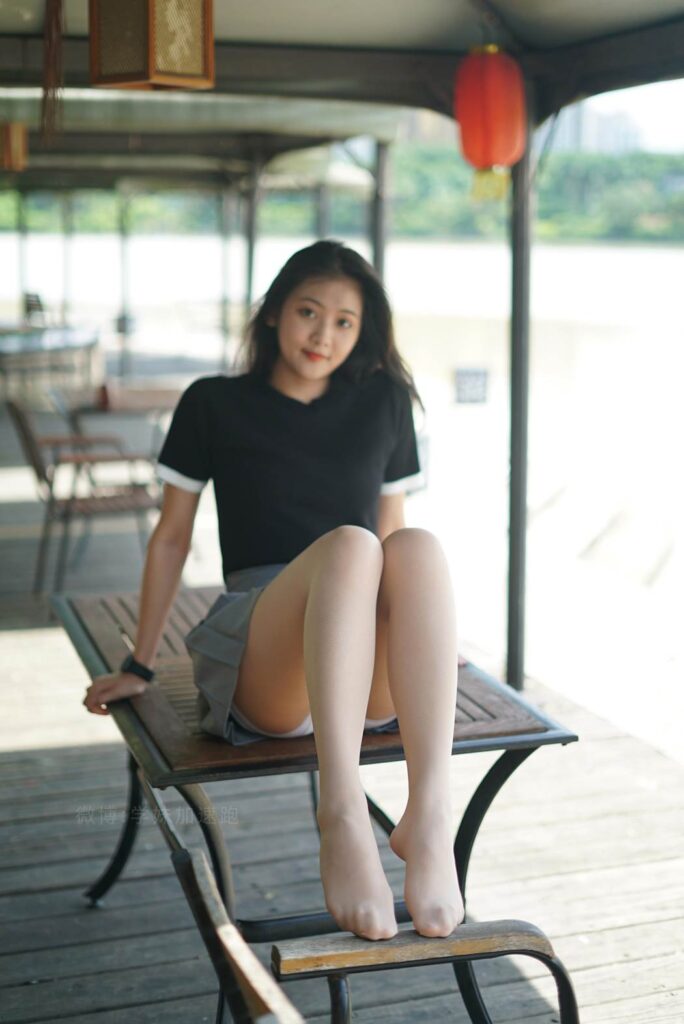 學妹加速跑 XM077《桌上起舞的彤彤》[95P/232MB]插图2