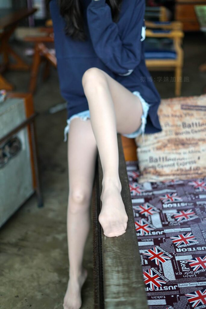 學妹加速跑 XM087 九九《腿玩年的腿》[100P/1V/227MB]插图3