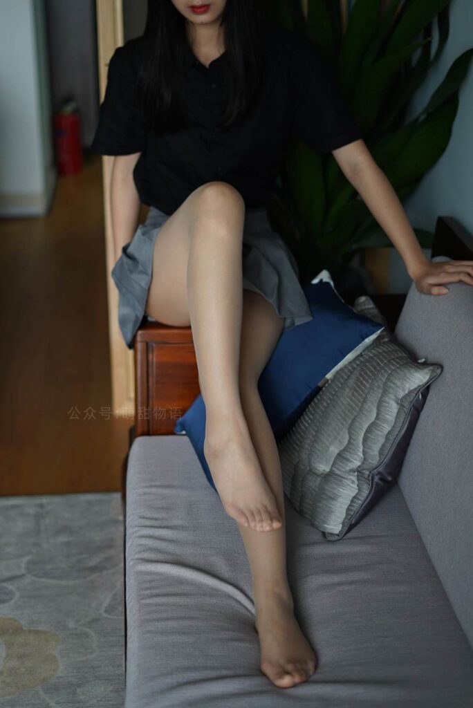 萌甜物语 XM121 小苏《短裙黑衬衣》[97P/1V/221MB]插图1