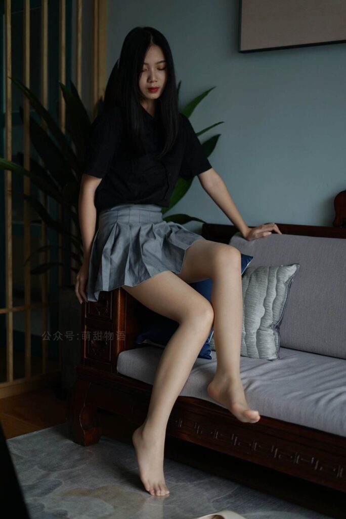 萌甜物语 XM121 小苏《短裙黑衬衣》[97P/1V/221MB]插图3