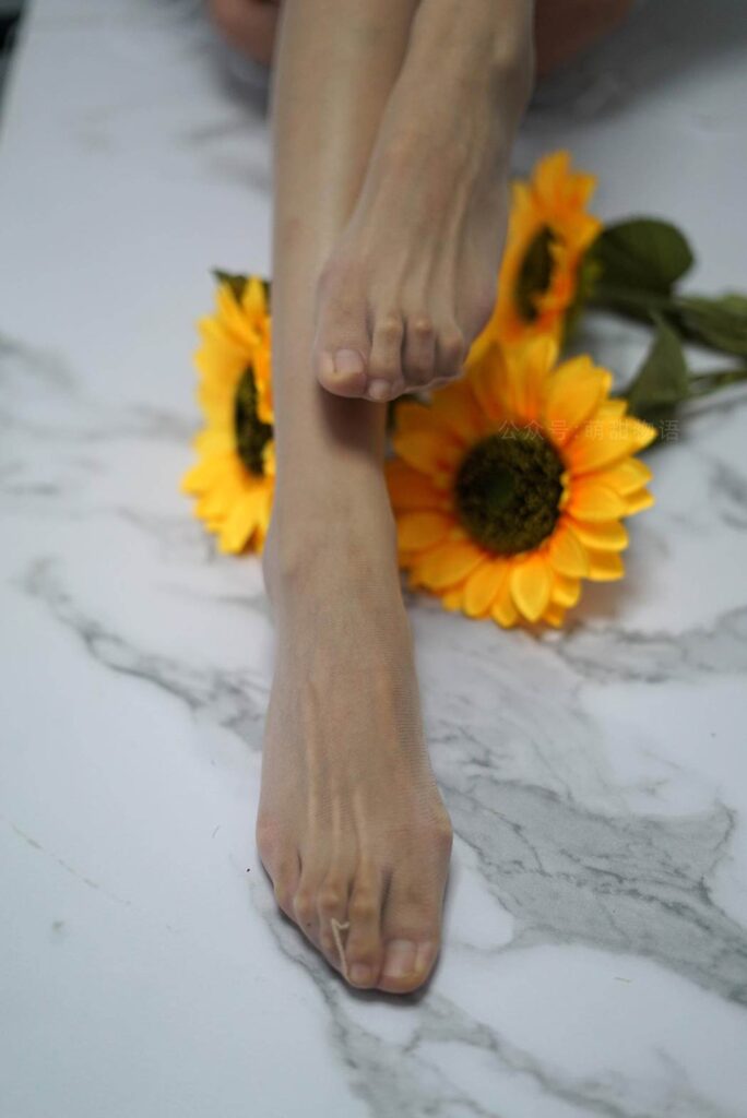 萌甜物语 XM129 紫婷《向阳花的美》[99P/1V/229MB]插图3