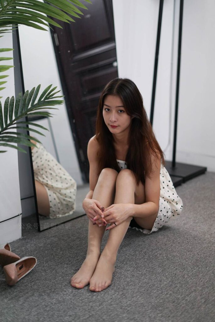 萌甜物语 XM137 小七《小七的波点裙》[92P/1V/222MB]插图3