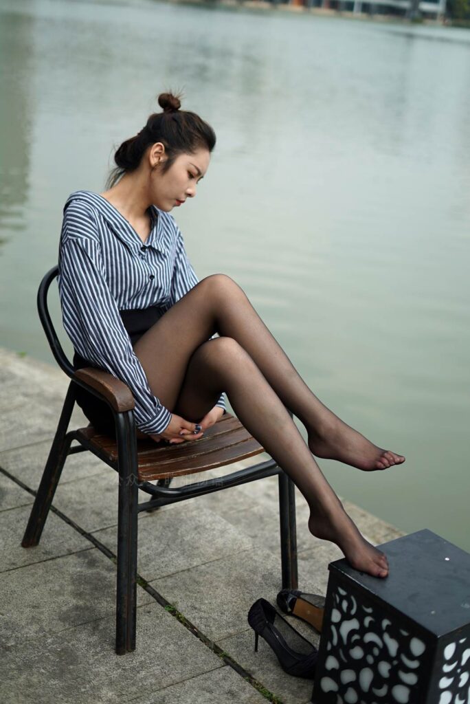 萌甜物语 XM147 紫婷《很职业的感觉》[99P/1V/946MB]插图2