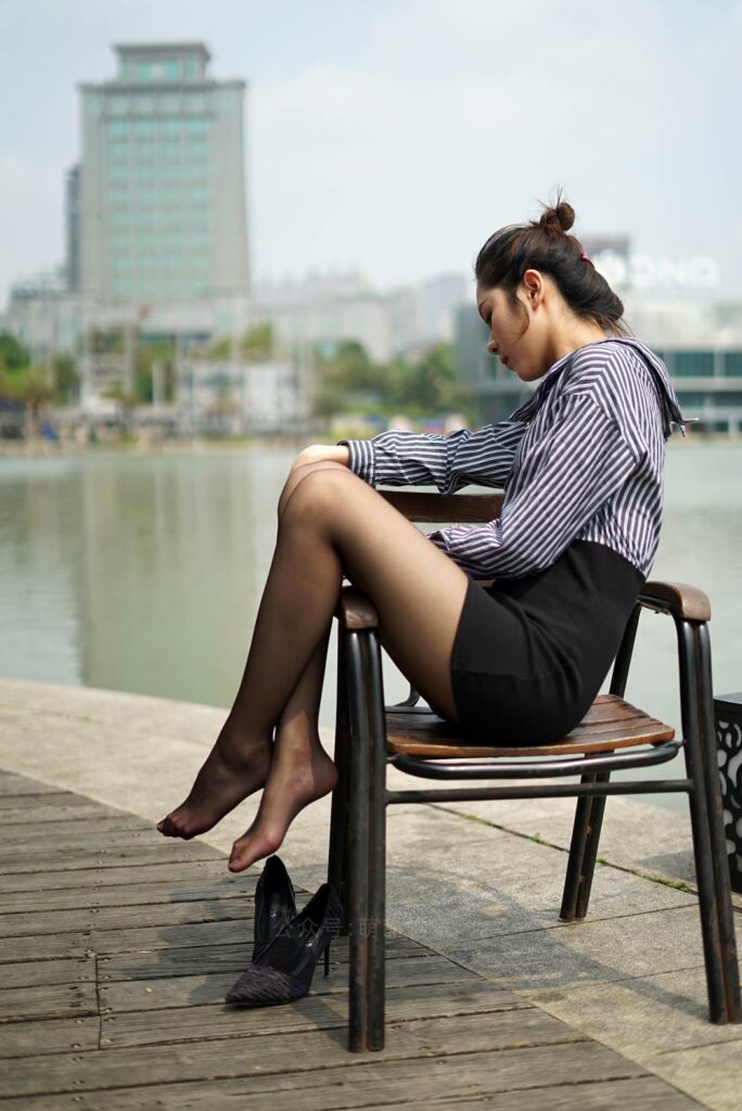 萌甜物语 XM147 紫婷《很职业的感觉》[99P/1V/946MB]插图1