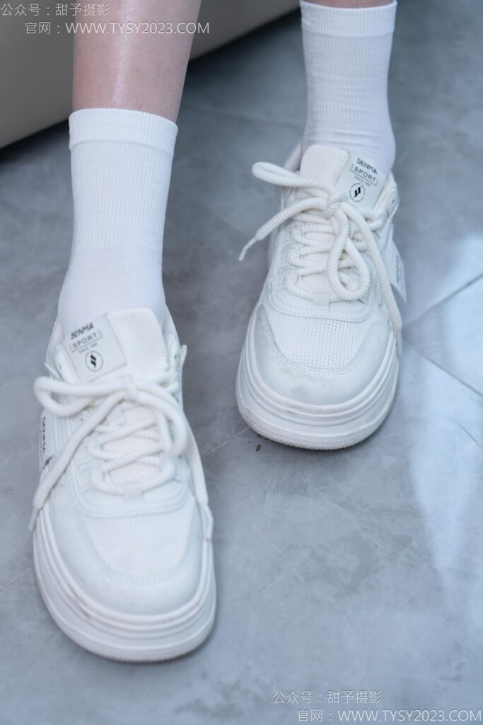 甜予摄影 NO.164 珞珞-板鞋、白棉袜、裸足[130P/2V/9.85GB]插图2