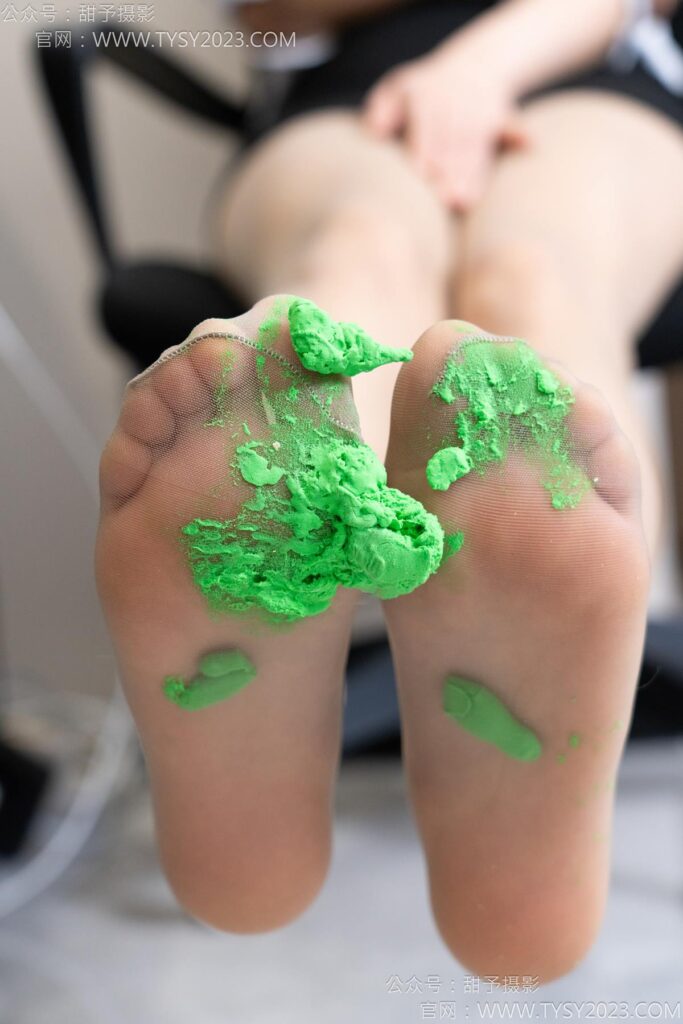 甜予摄影 NO.175 澜澜-高跟鞋、薄灰丝、薄黑丝、踩小人剧情[124P/2V/10.5GB]插图1