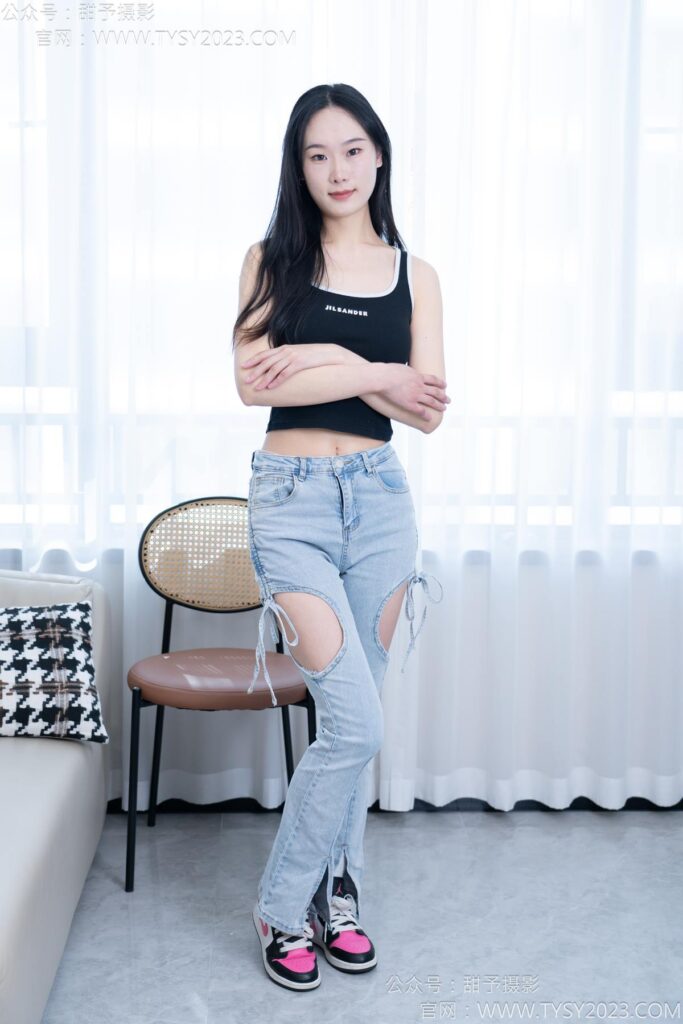 甜予摄影 NO.181 小容-板鞋、白棉袜、裸足[130P/2V/9.83GB]插图2