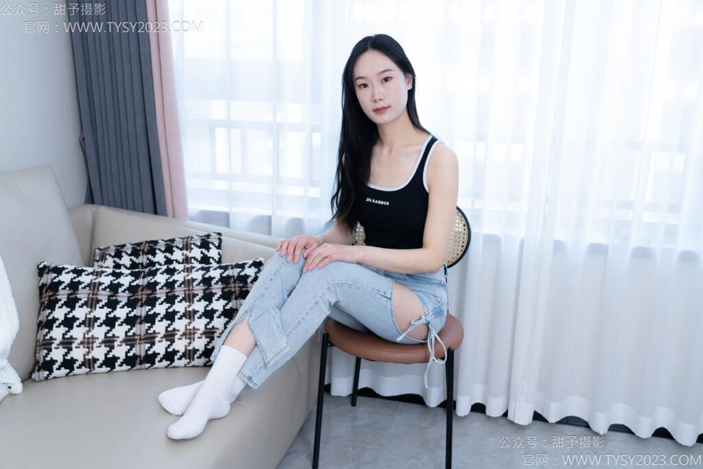 甜予摄影 NO.181 小容-板鞋、白棉袜、裸足[130P/2V/9.83GB]插图3