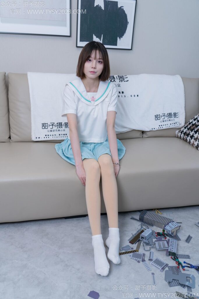 甜予摄影 NO.182 珞珞-板鞋、白棉袜、厚肉丝、小人国剧情[134P/2V/10.5GB]插图1