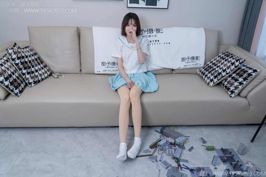 甜予摄影 NO.182 珞珞-板鞋、白棉袜、厚肉丝、小人国剧情[134P/2V/10.5GB]插图2