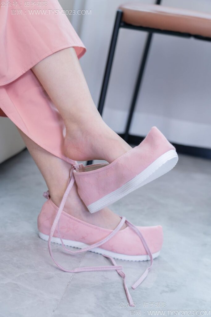 甜予摄影 NO.183 知知-布鞋、白棉袜、裸足[148P/2V/12.1GB]插图1