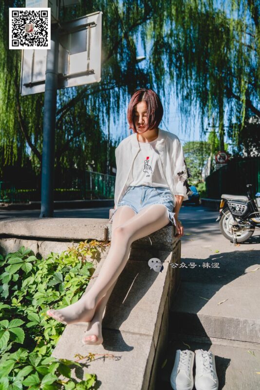 袜涩写真 VOL.010 当穿白丝的妹子遇到大叔 [68P/1.31G]-无料摄影圈