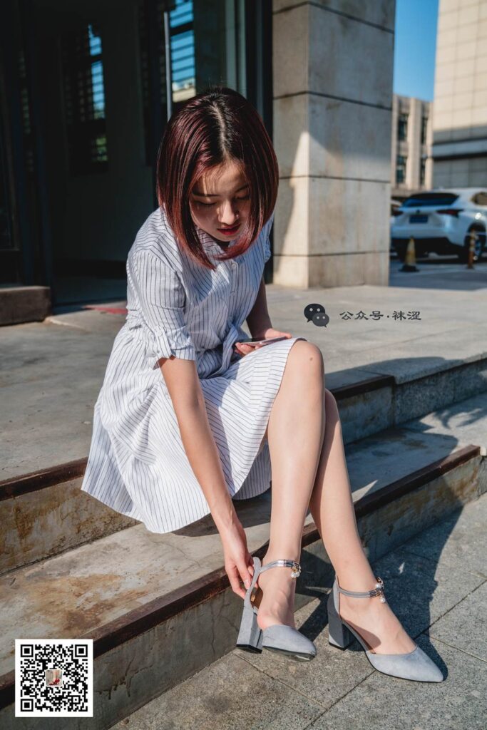 袜涩写真 VOL.011 肉色丝袜白色连衣裙 [34P/636MB]插图2