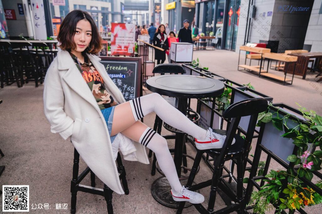 袜涩写真 VOL.022 雪梨肉丝搭白色过期袜 [48P/1V/1.48G]插图2