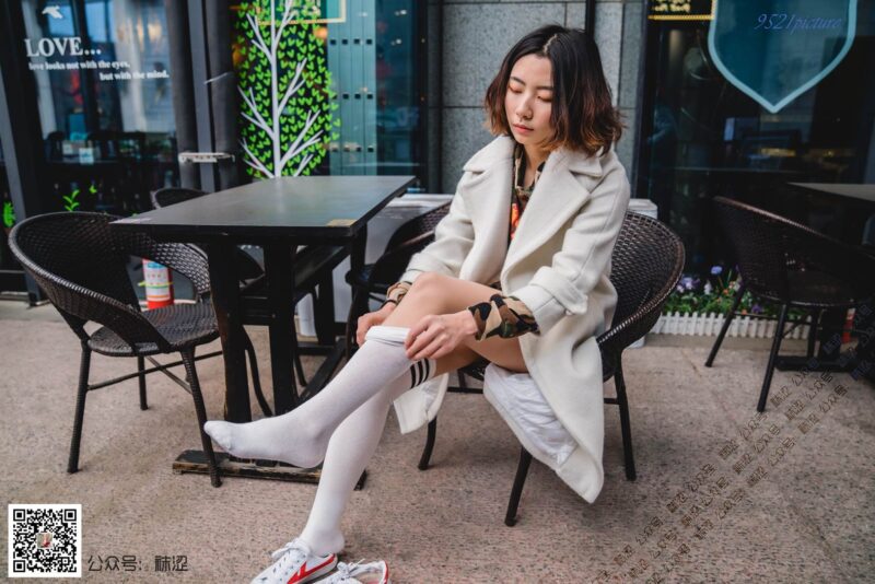 袜涩写真 VOL.022 雪梨肉丝搭白色过期袜 [48P/1V/1.48G]-无料摄影圈