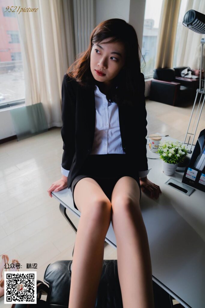 袜涩写真 VOL.025 莎莎灰丝出镜 [62P/1V/1.55G]插图3