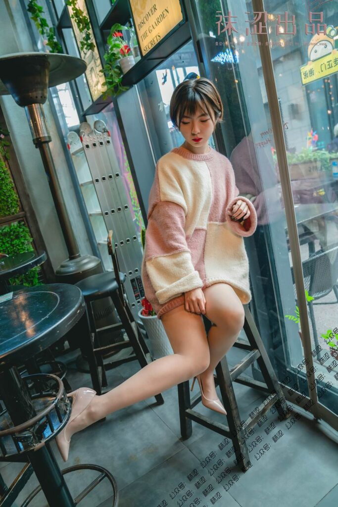 袜涩写真 VOL.030 暖暖的肉丝和大毛衣 [43P/709MB]插图3