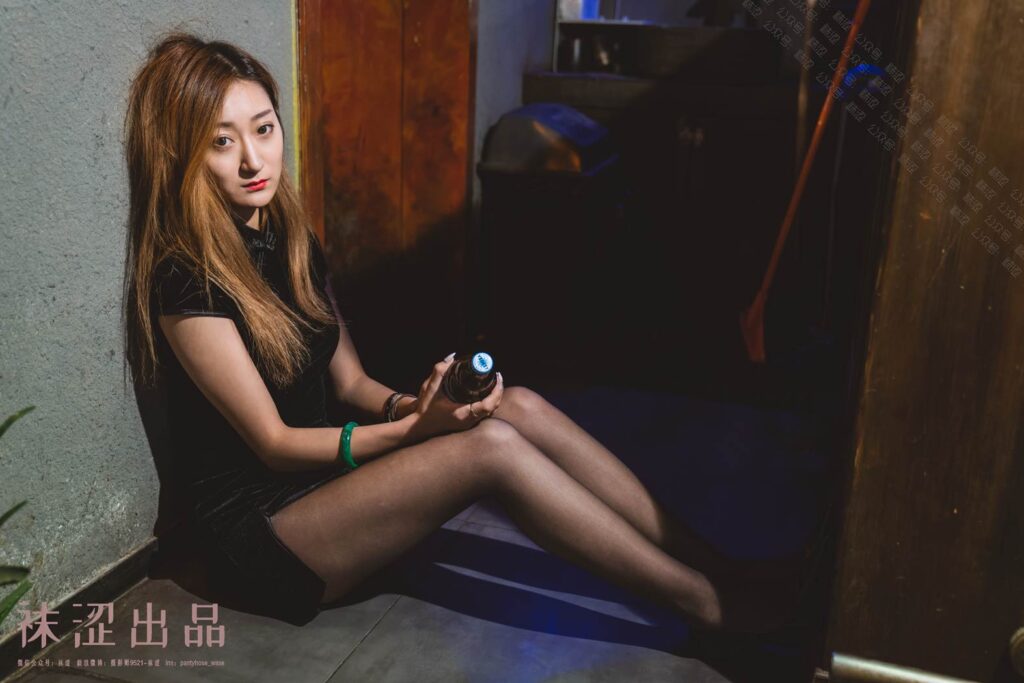 袜涩写真 VOL.029 雪梨 粉色百褶裙肤色天鹅绒丝袜 [47P/981MB]插图1