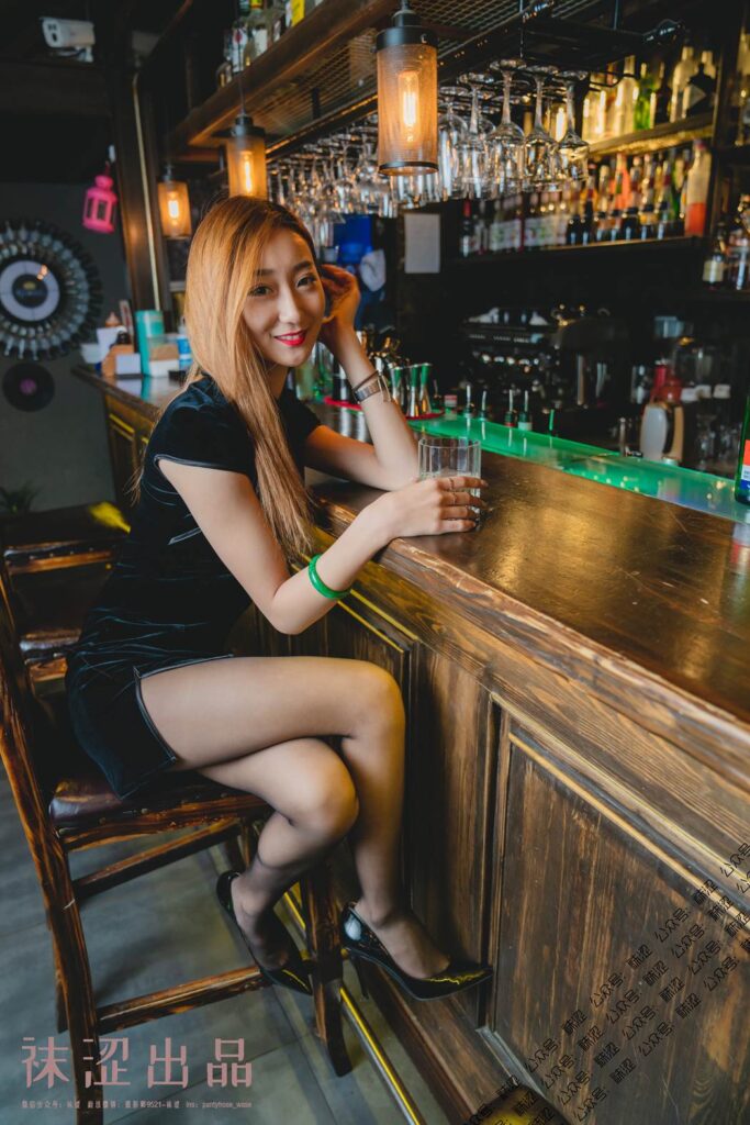 袜涩写真 VOL.029 雪梨 粉色百褶裙肤色天鹅绒丝袜 [47P/981MB]插图3