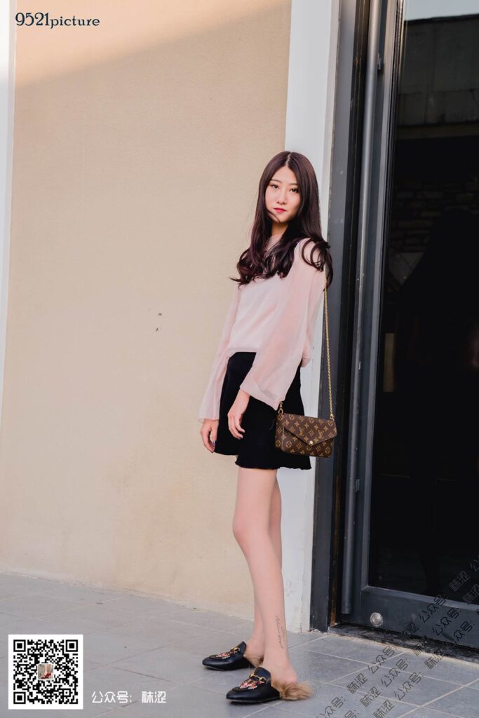 袜涩写真 VOL.031-伟伟的黑色小短裙 [30P/615MB]插图3