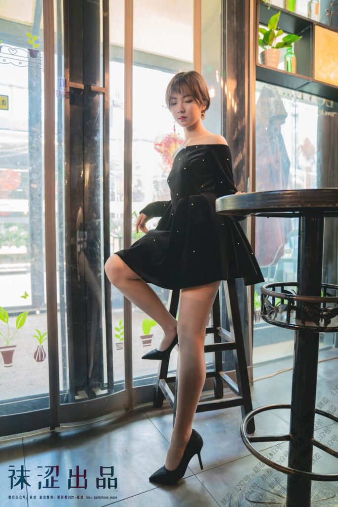 袜涩写真 VOL.034 乐乐灰丝互动图集 [80P/1.51G]插图2