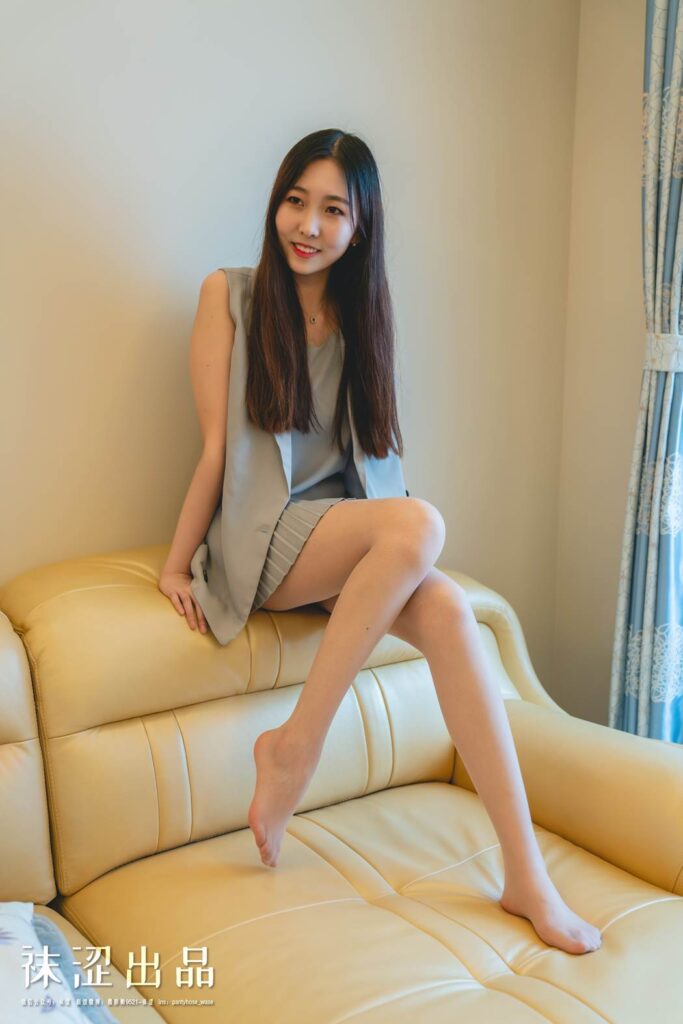 袜涩写真 VOL.043 暖暖与Matilda国庆双丝大秀 [51P/902MB]插图3