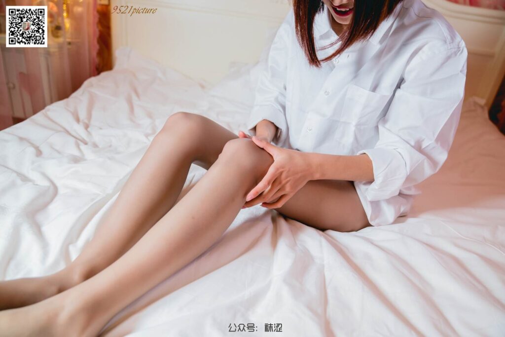 袜涩写真 VOL.048 暖暖的大毛衣 [43P/709MB]插图1