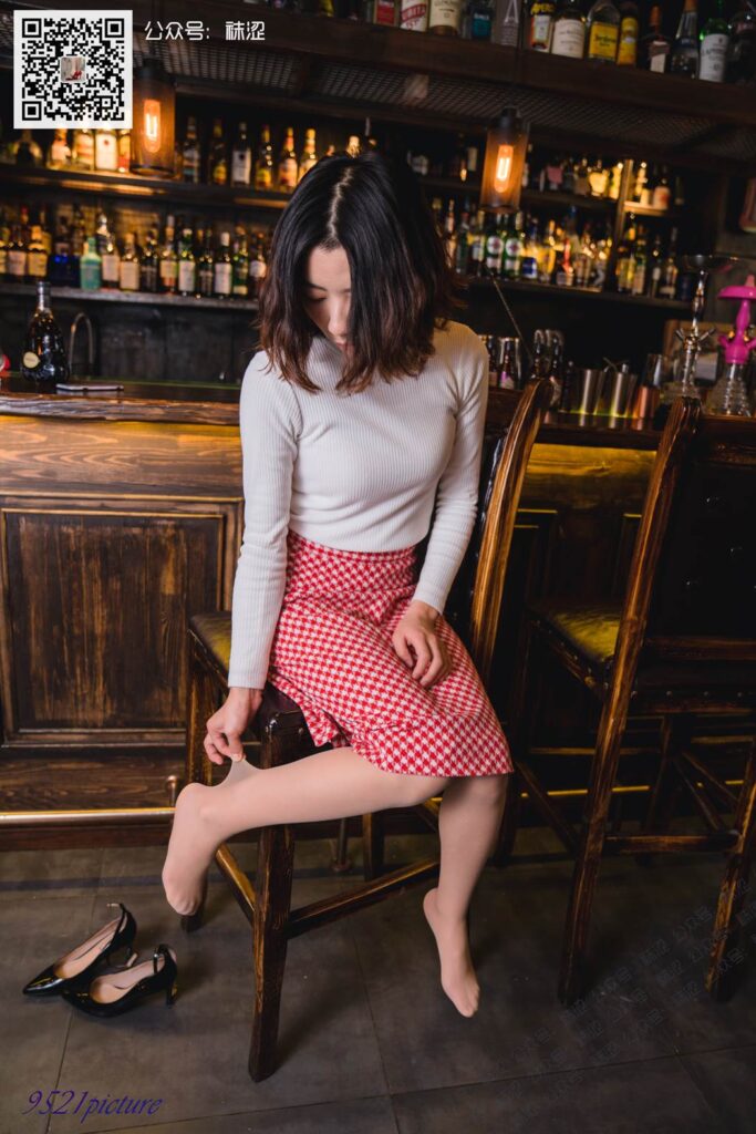 袜涩写真 VOL.052 乐乐的制服灰丝 [76P/1.4G]插图3