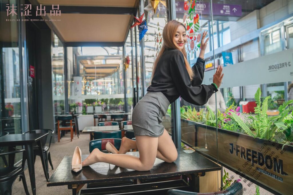 袜涩写真 VOL.059 暖暖的超级性感牛仔连体裤 [51P/138MB]插图3