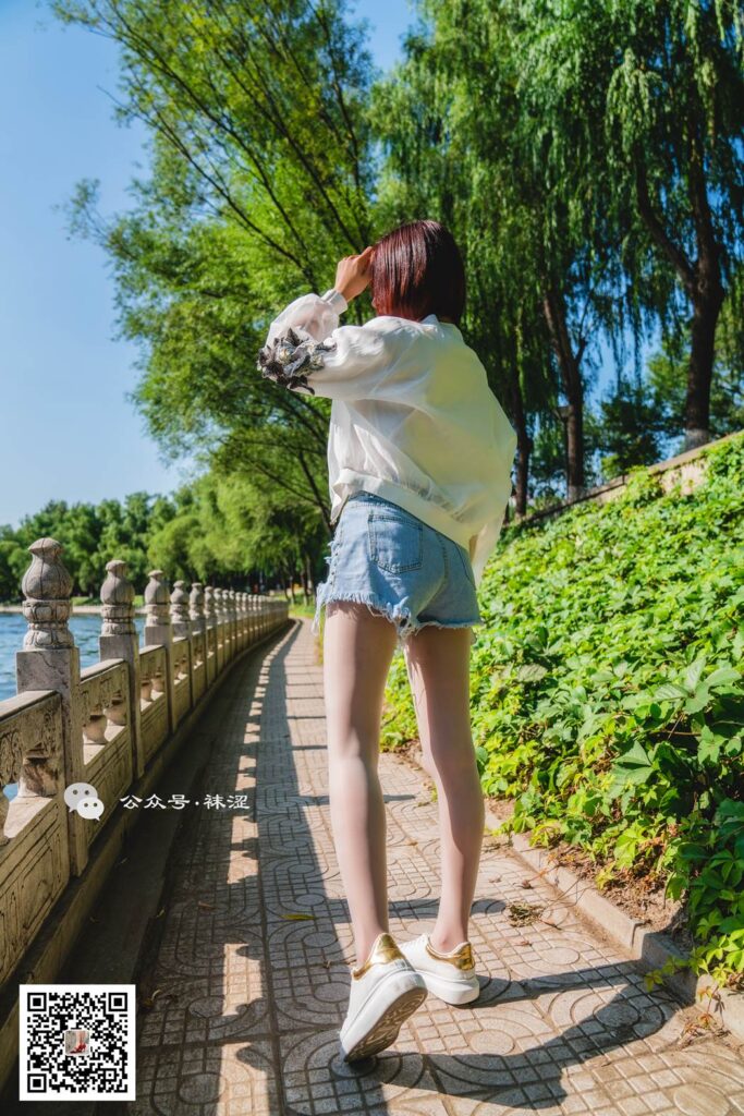 袜涩写真 VOL.060 女粉丝脸脸紧身裙 [58P/2V/1.26G]插图1