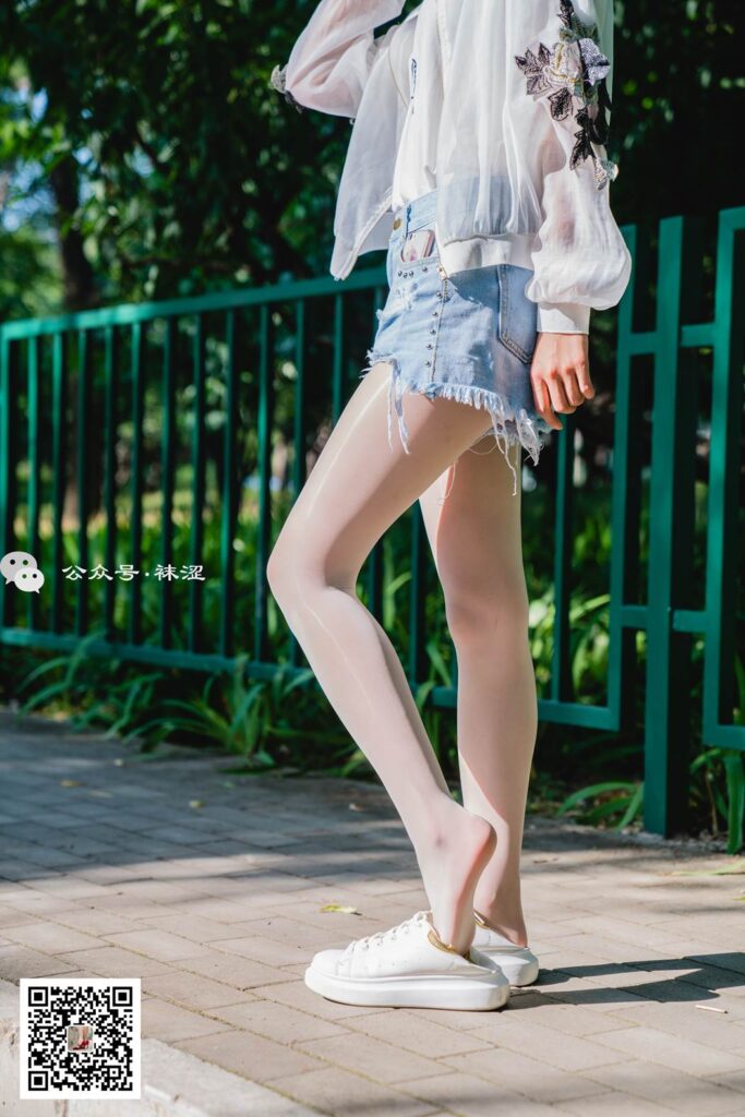 袜涩写真 VOL.060 女粉丝脸脸紧身裙 [58P/2V/1.26G]插图3