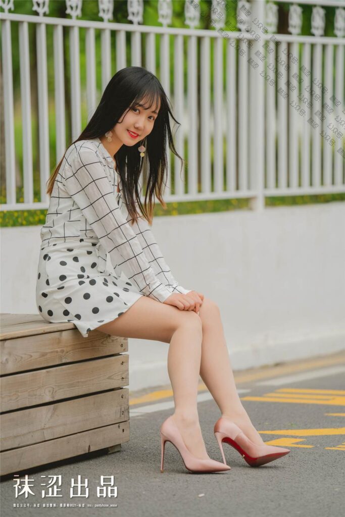 袜涩写真 VOL.064 思甜 袜涩air深肤 [53P/943MB]插图1