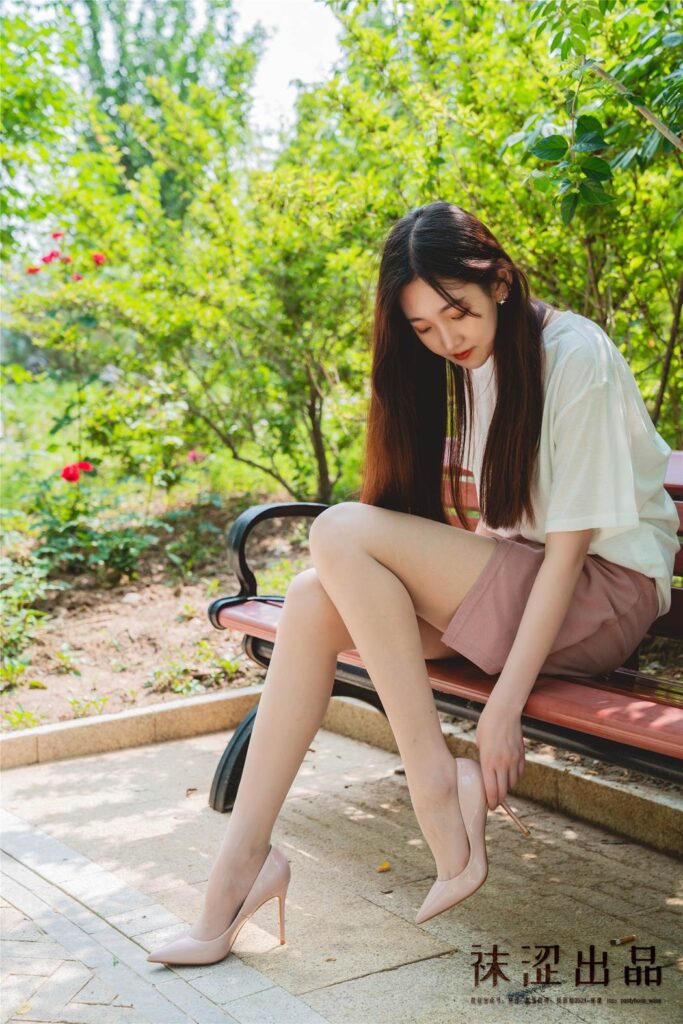 袜涩写真 VOL.066 思甜 呼吸小院 [60P/0.99G]插图3