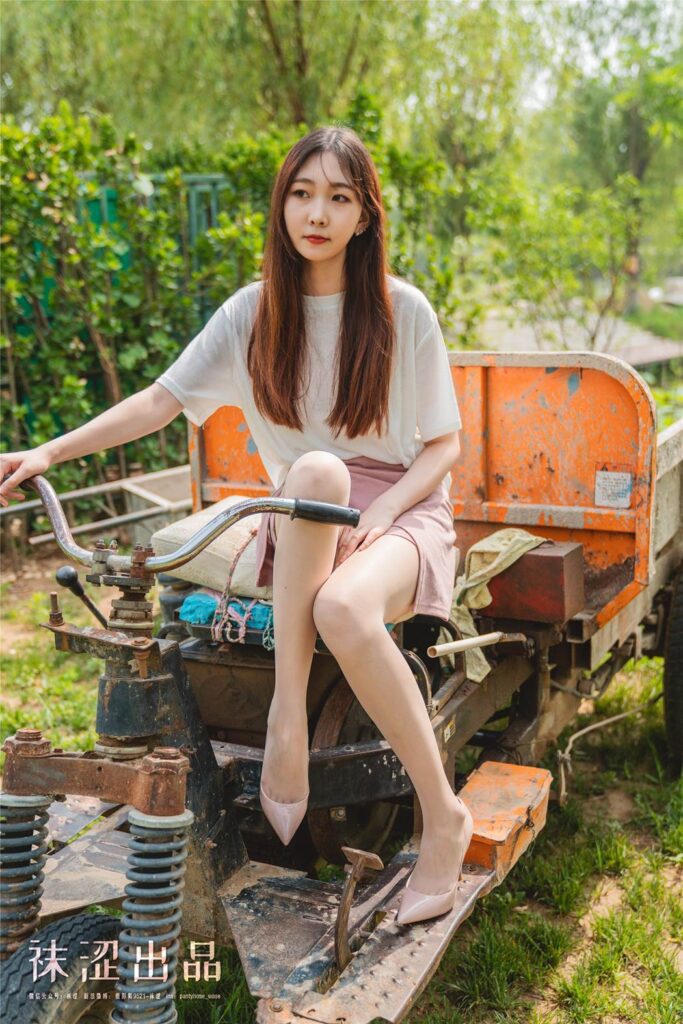 袜涩写真 VOL.066 思甜 呼吸小院 [60P/0.99G]插图1