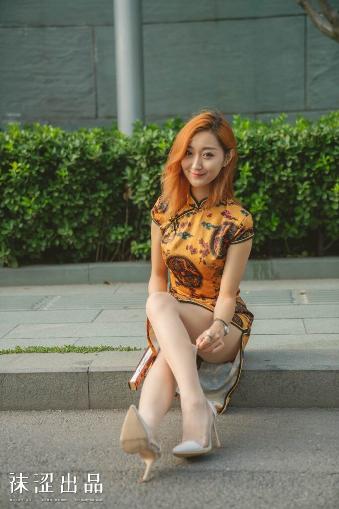 袜涩写真 VOL.074 刘哈哈-黄袍 [53P/105MB]插图3